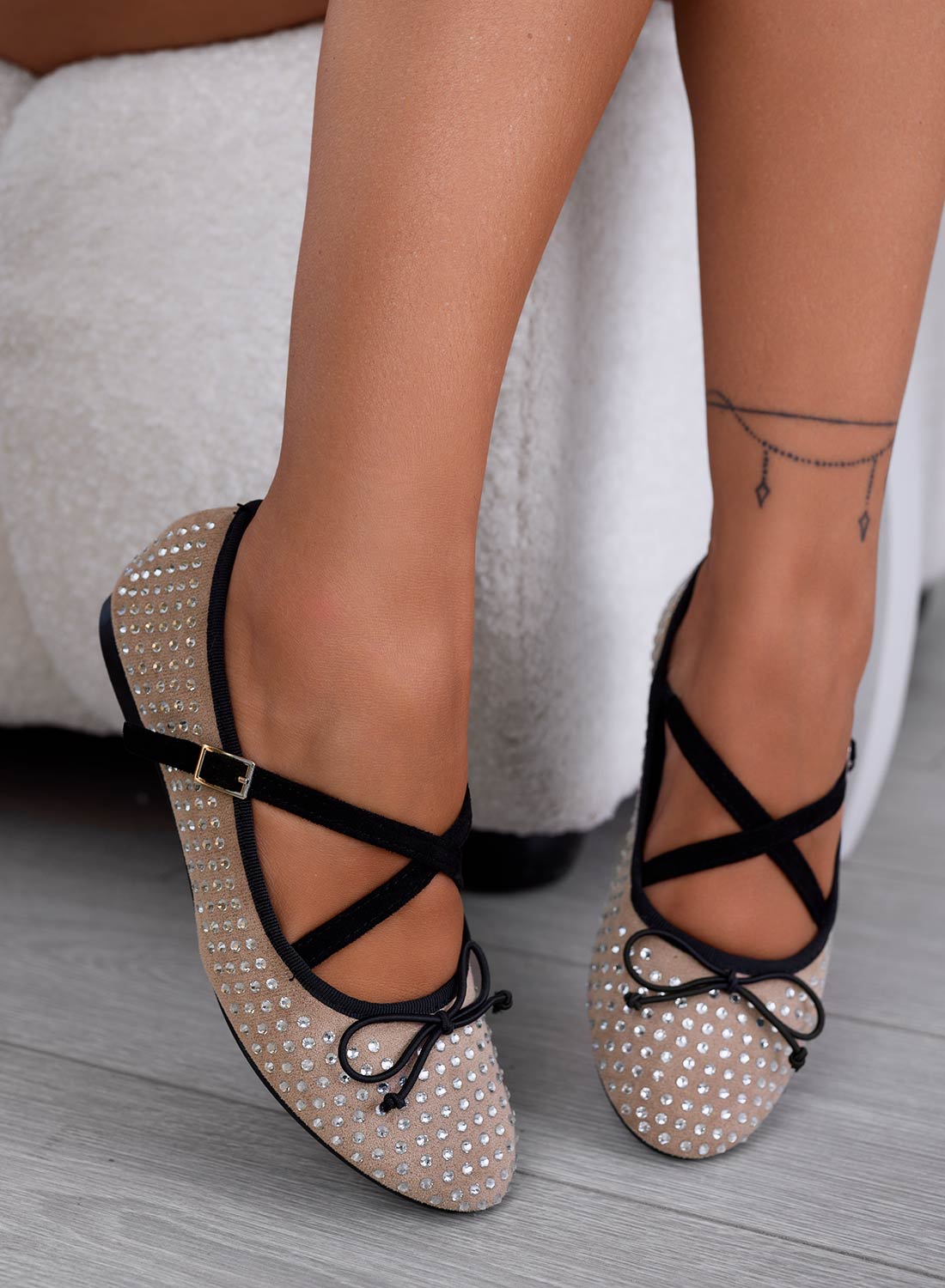 ALMA - Beige ballet flats with rhinestones and black bow