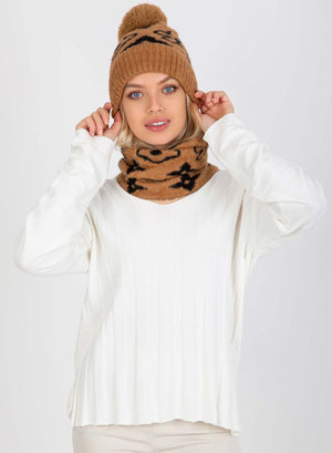 Camel padded hat with pompom