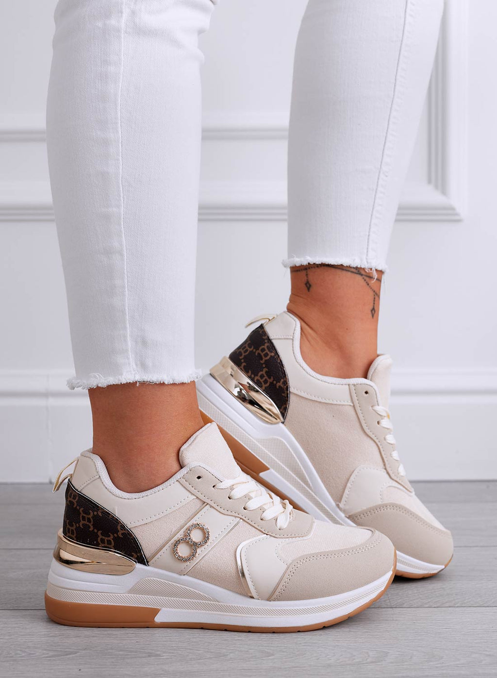 Sneakers beige con inserto stampato