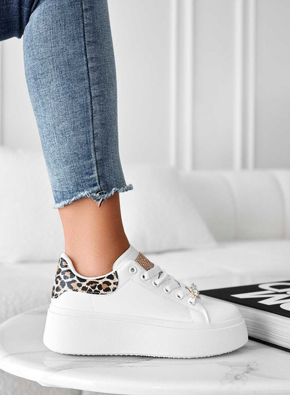DELIA - Sneakers bianche con applicazione gioiello e retro leopardato