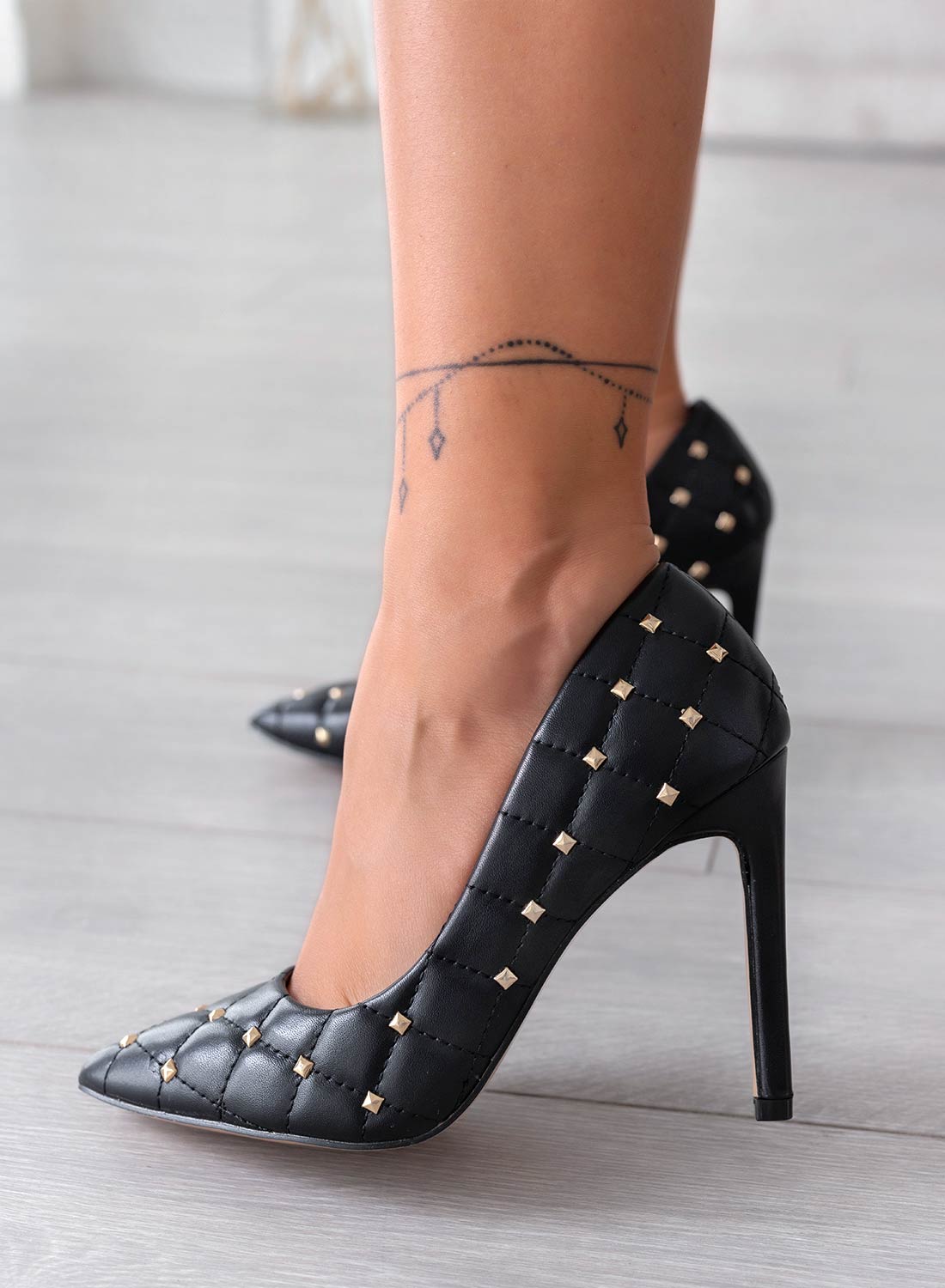 LOVELY - Black quilted pumps with gold studs