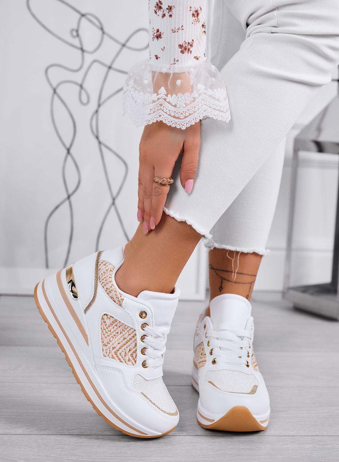 SELLY - White sneakers with wedge heel and embroidered details