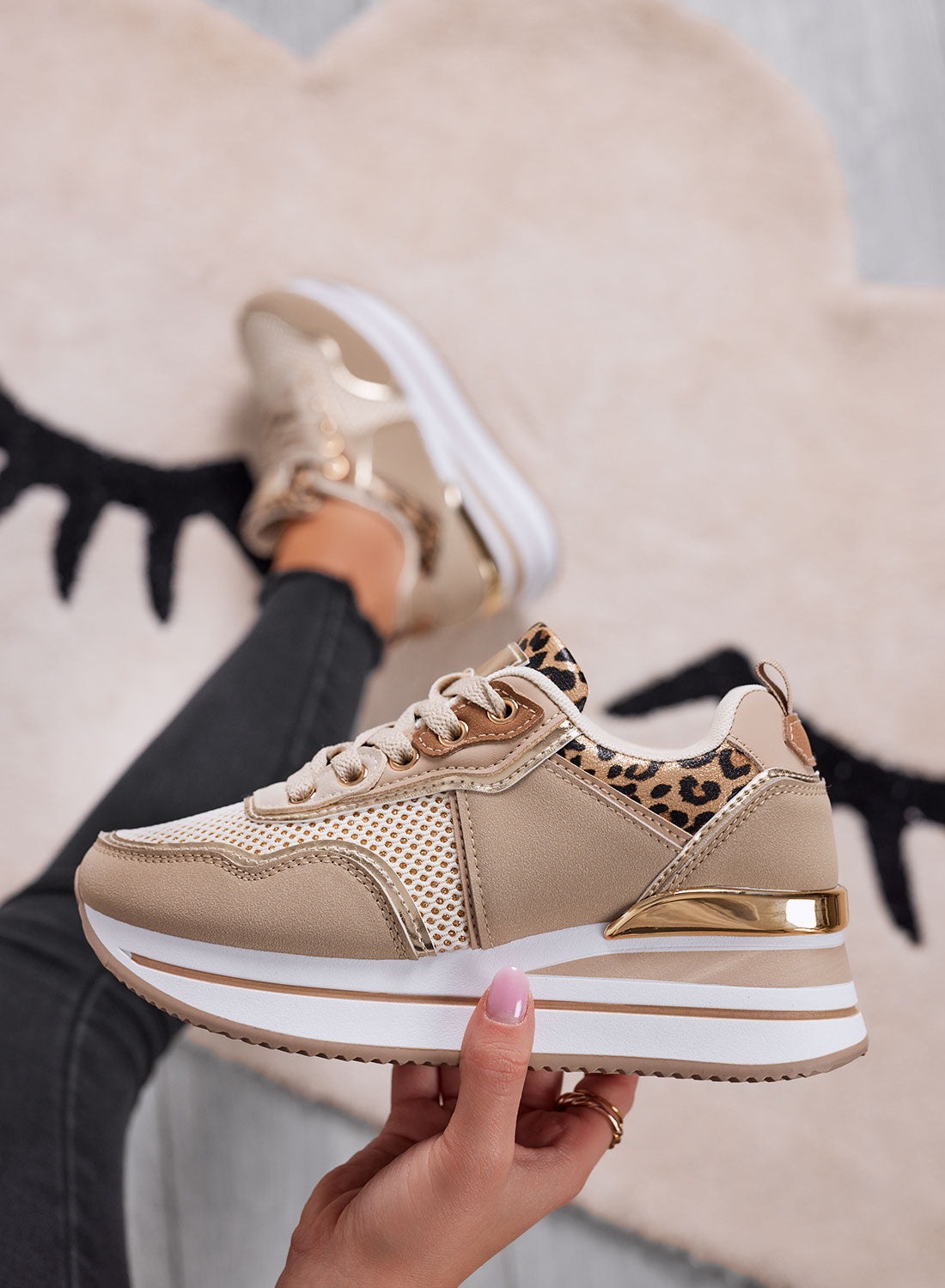 VALDA - Sneakers fango con suola spessa e inserti maculati ed oro