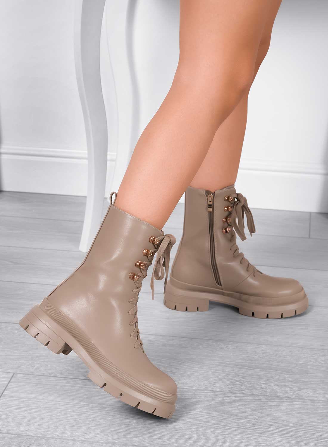 Alexoo mud combat ankle boots with laces