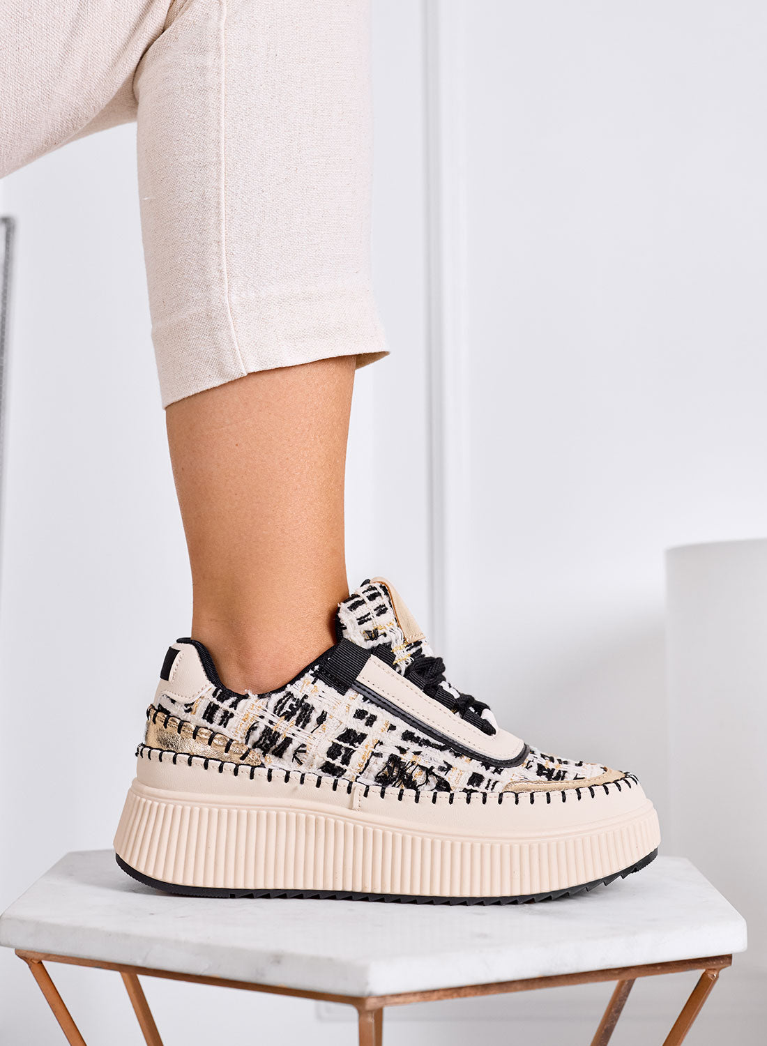 DAFNE - Beige platform sneakers in black tweed with gold details