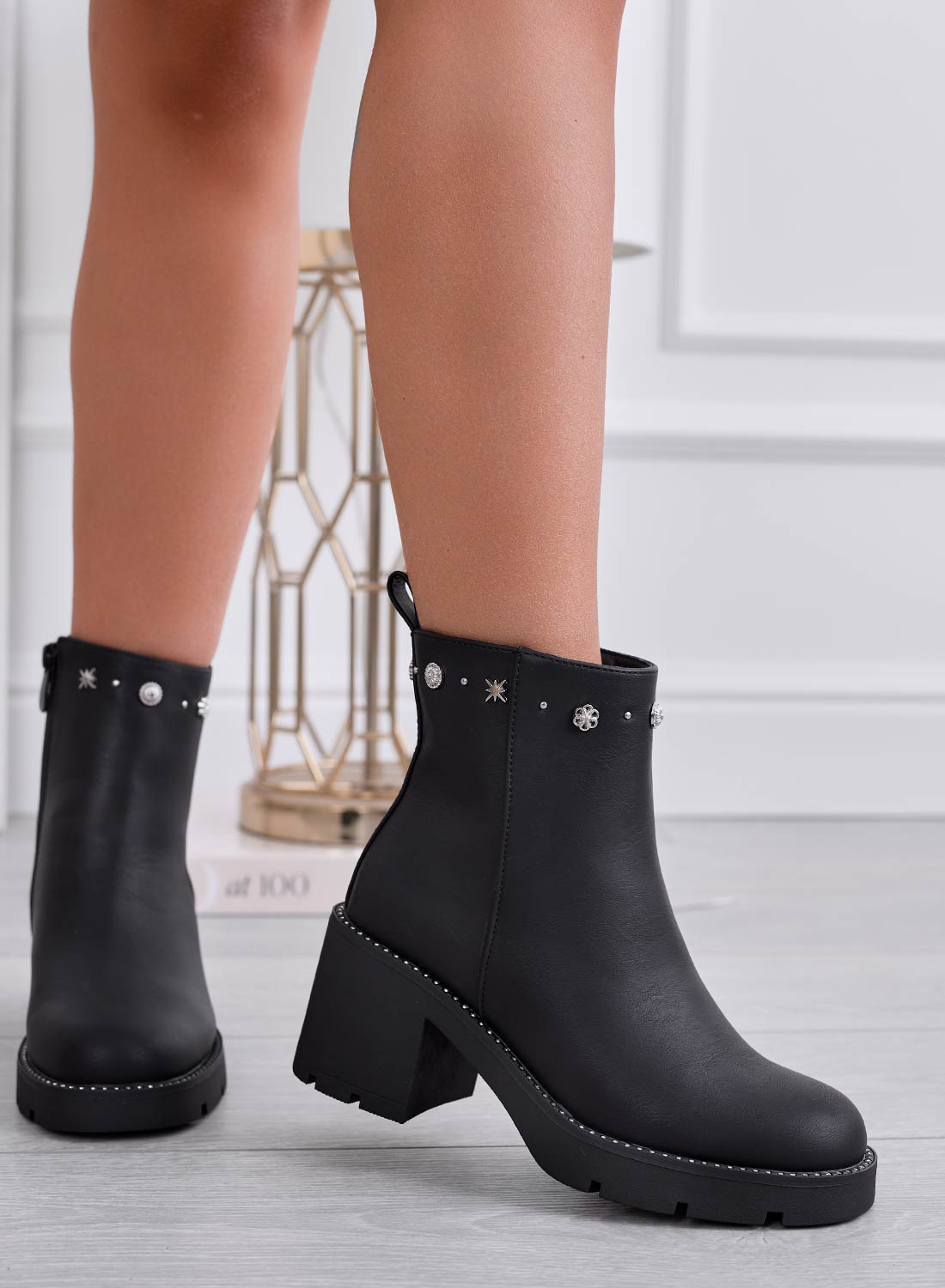 ALBERTA - Black ankle boots with comfortable heel and studs