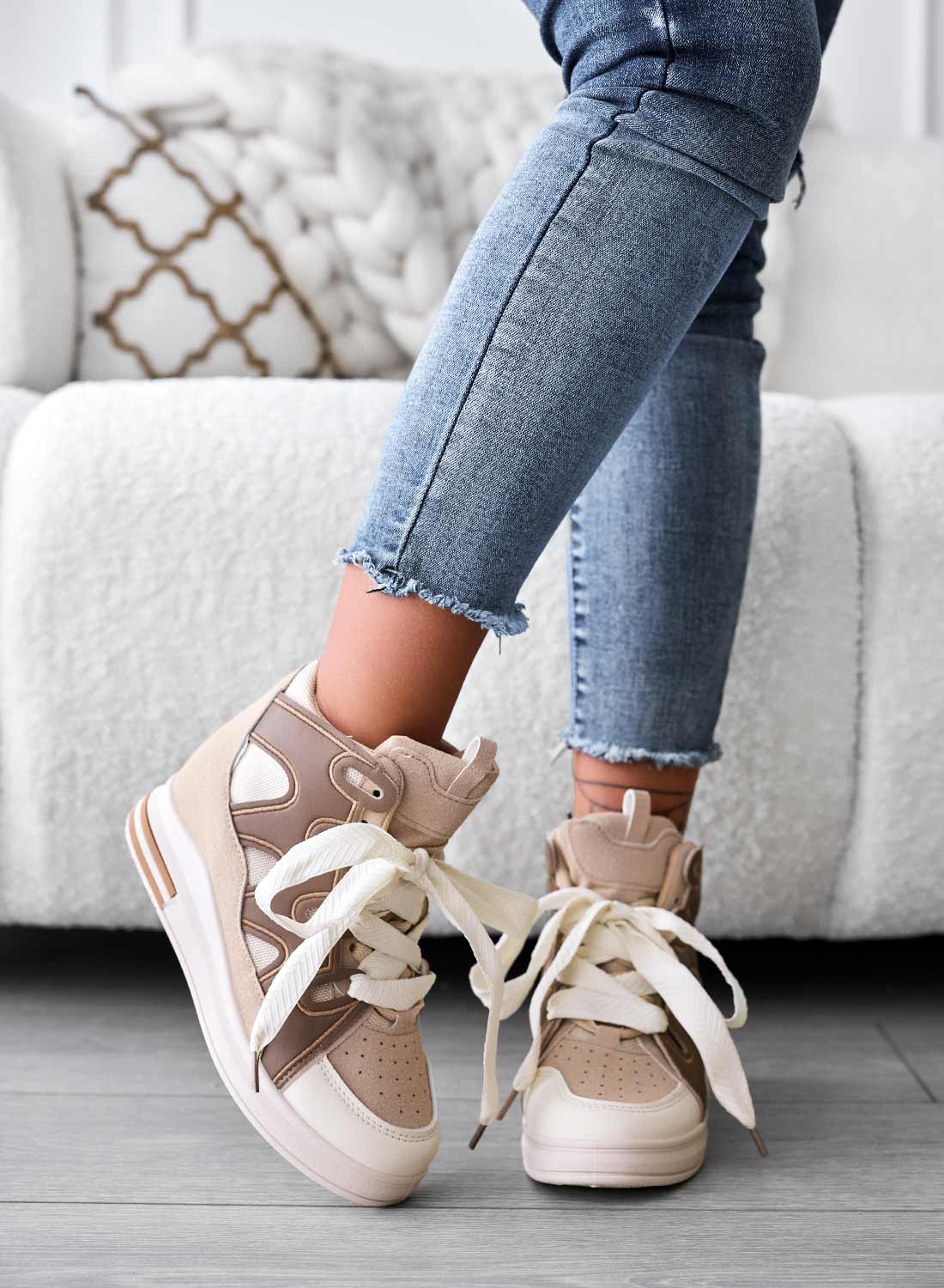 FAUNA - Beige sneakers with internal wedge and fabric laces