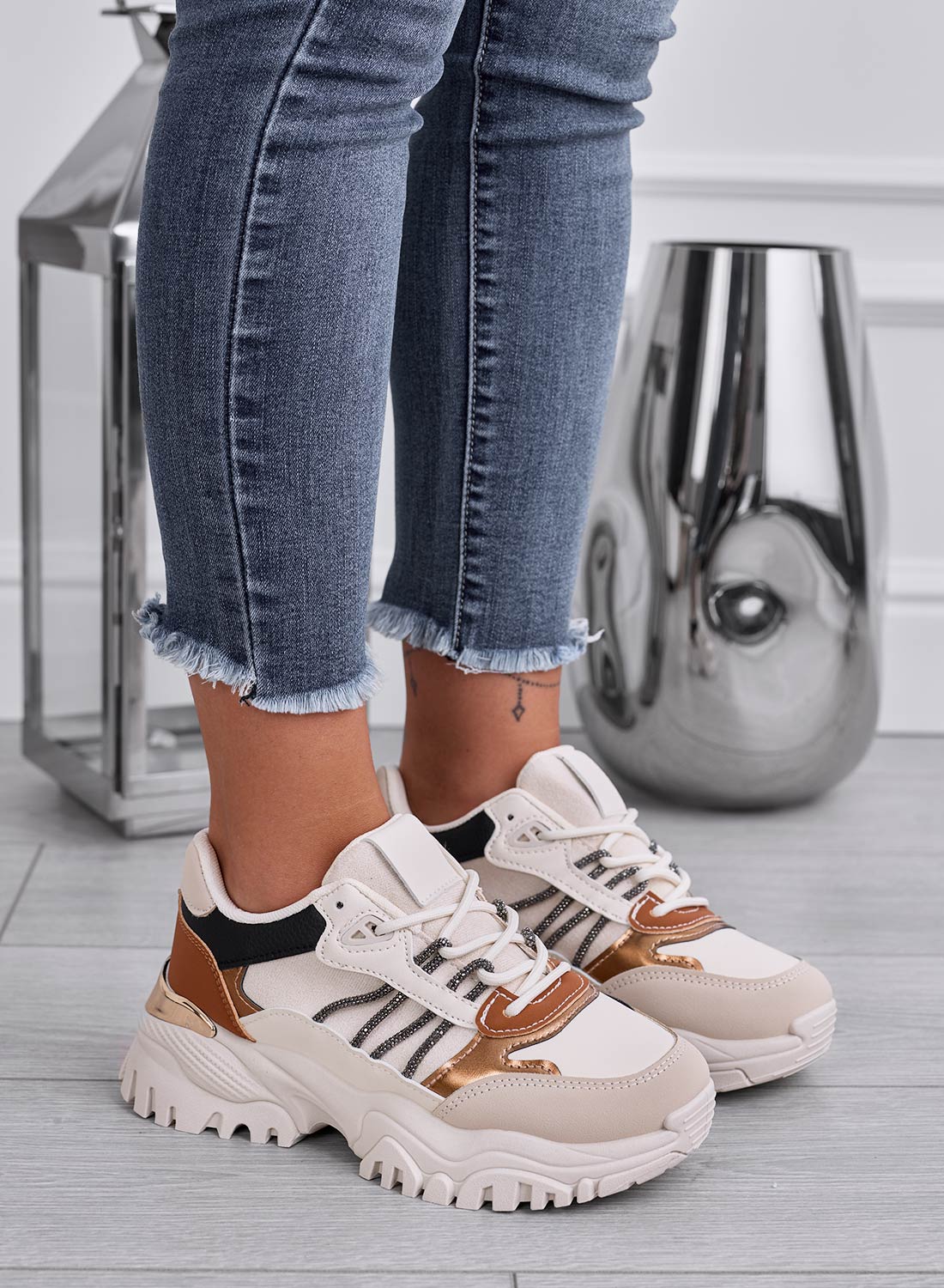 Beige sneakers with brown inserts