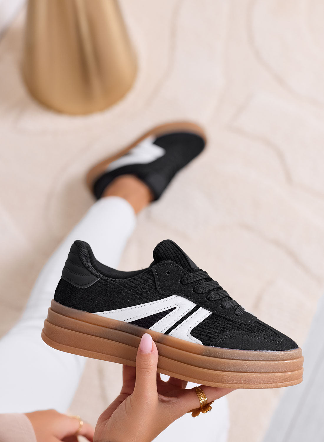 JOLENE - Sneakers nere con dettagli boianchi e suola platform
