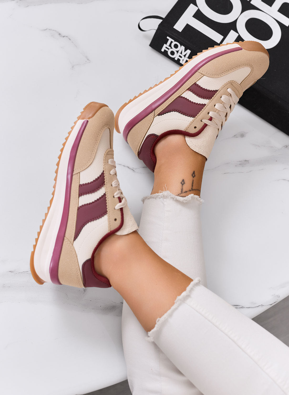 BIELLA - Sneakers fango in tessuto con dettagli bordeaux e suola in gomma