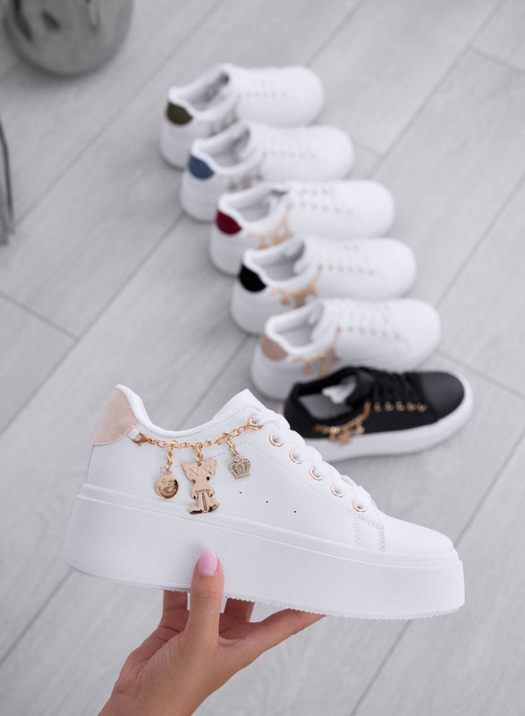 MARBELLA - Sneakers  bianche con retro beige e ciondoli oro