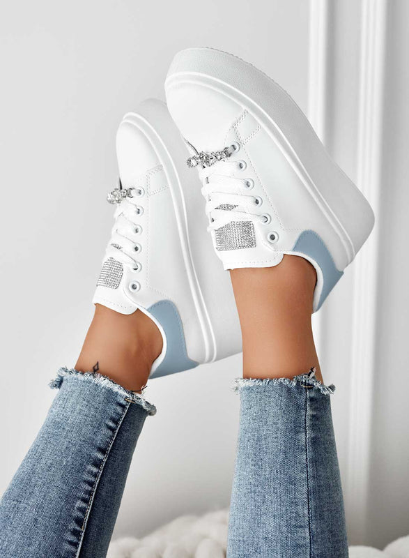 DELIA - Sneakers bianche con applicazione gioiello e retro azzurro