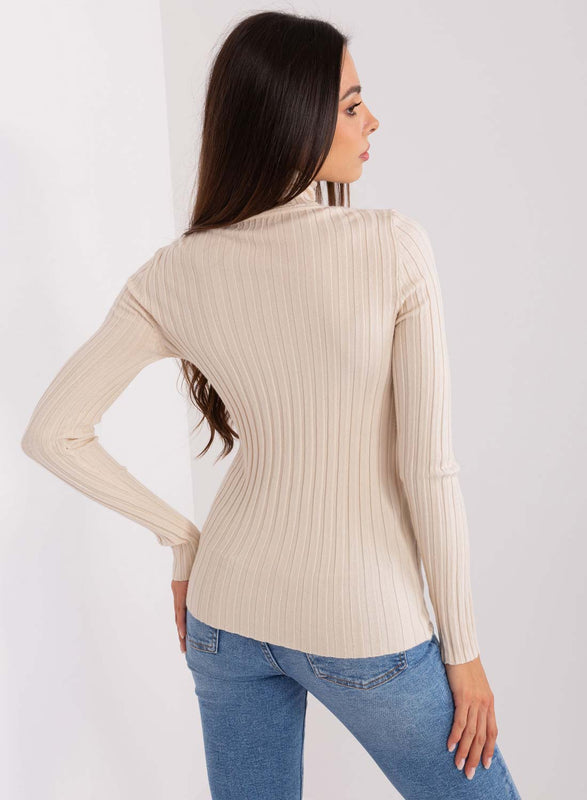 Maglia beige a costine con collo alto