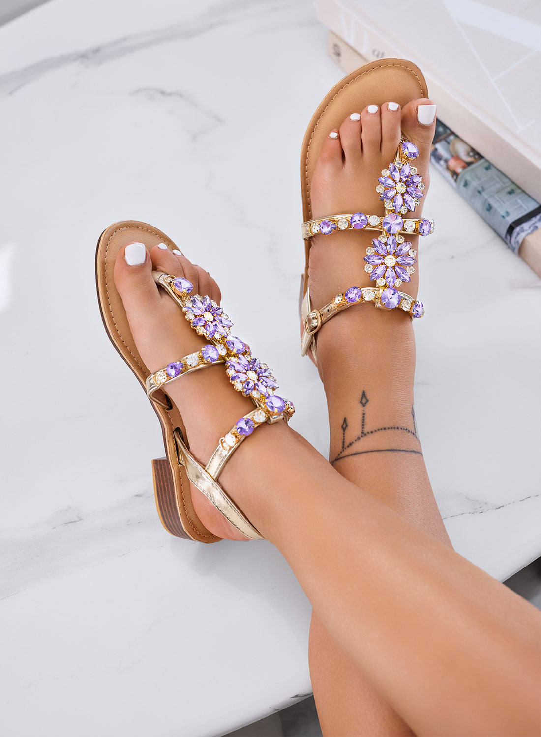 GIULY - Sandali oro bassi con pietre gioiello viola