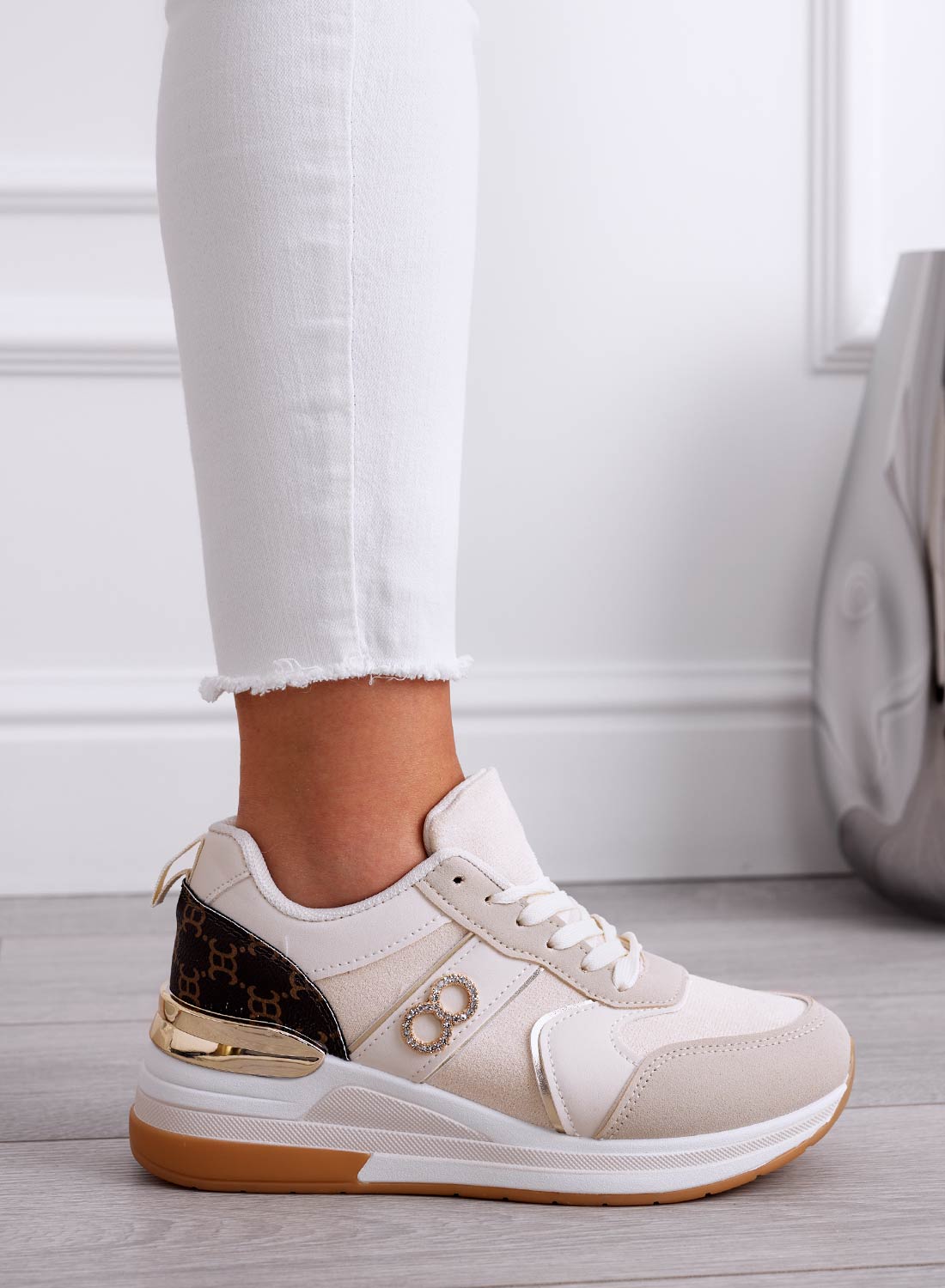 Sneakers beige con inserto stampato