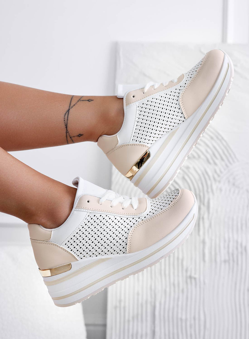 LUE - Sneakers traforate beige con suola spessa