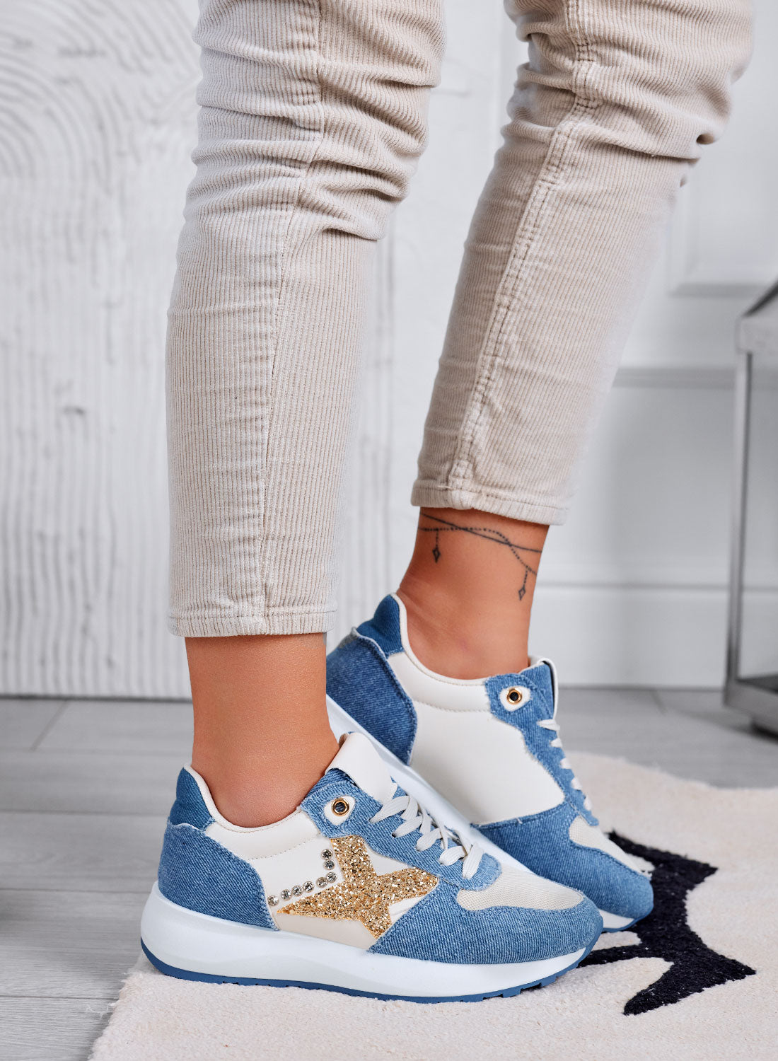 ARISA - Sneakers blu jeans con glitter oro e strass