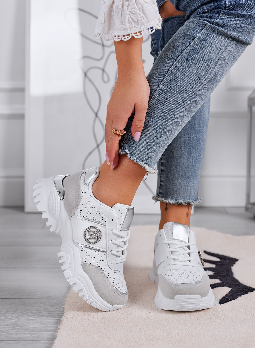 GRAZIA - Sneakers bianche traforate con applicazione gioiello