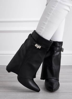 BROKEN - Black ankle boots with cuff