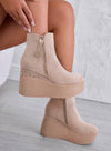 MARGHERITA -  Stivaletti beige Alexoo con zeppa e strass