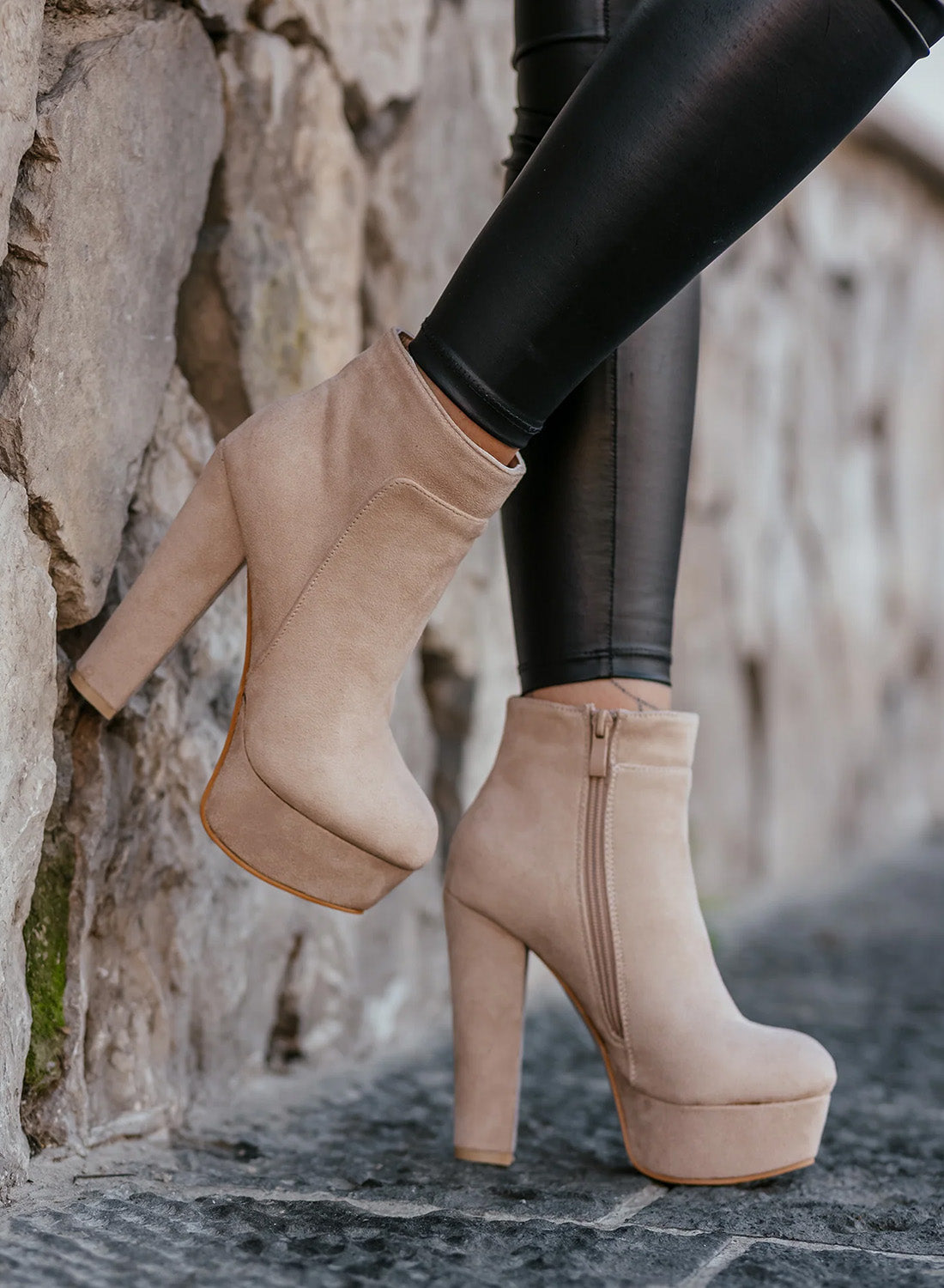 FELICIA - Tronchetti Beige scamosciati con tacco alto Alexoo
