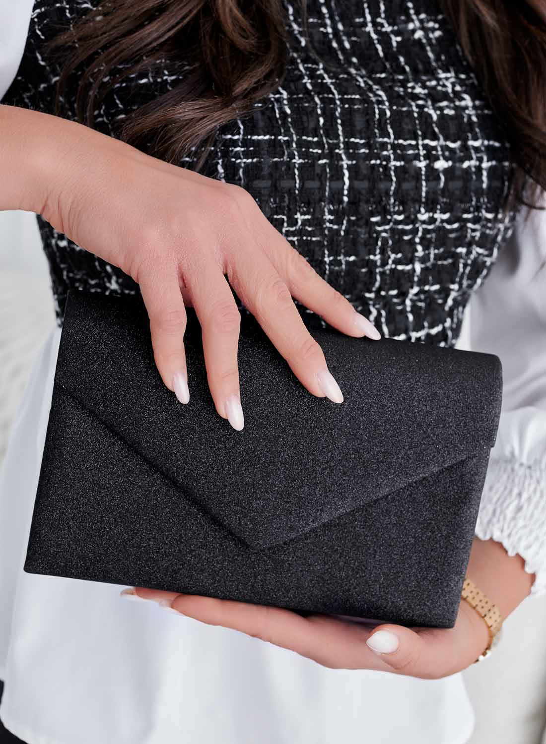 Pochette noire en paillettes B236