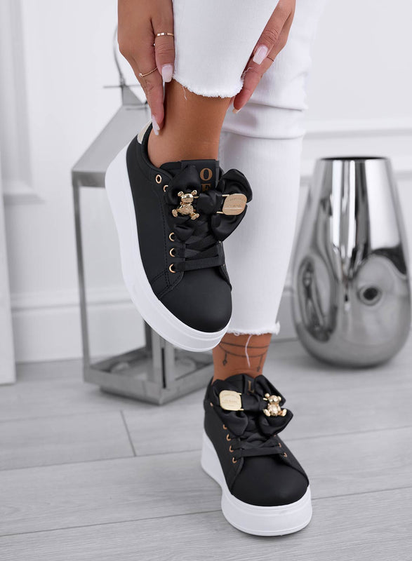 VANESSA - Sneakers nere con fiocco e teddy oro