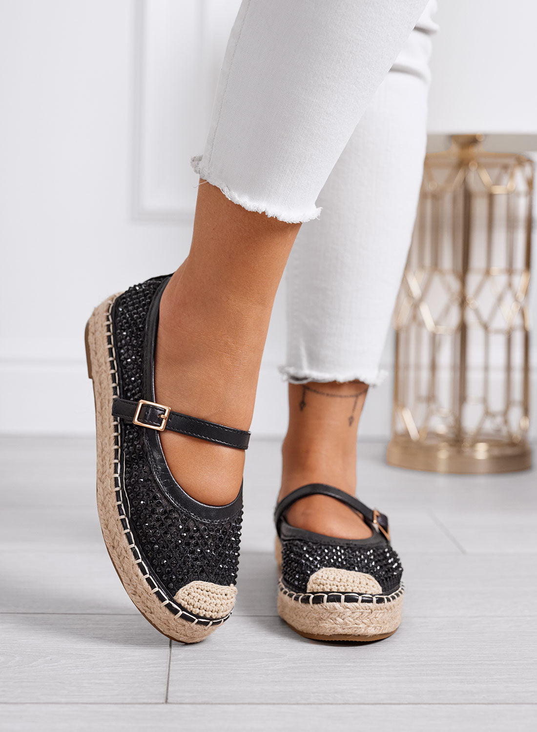 MARIKA - Espadrillas nere con strass e cinturino su suola in corda