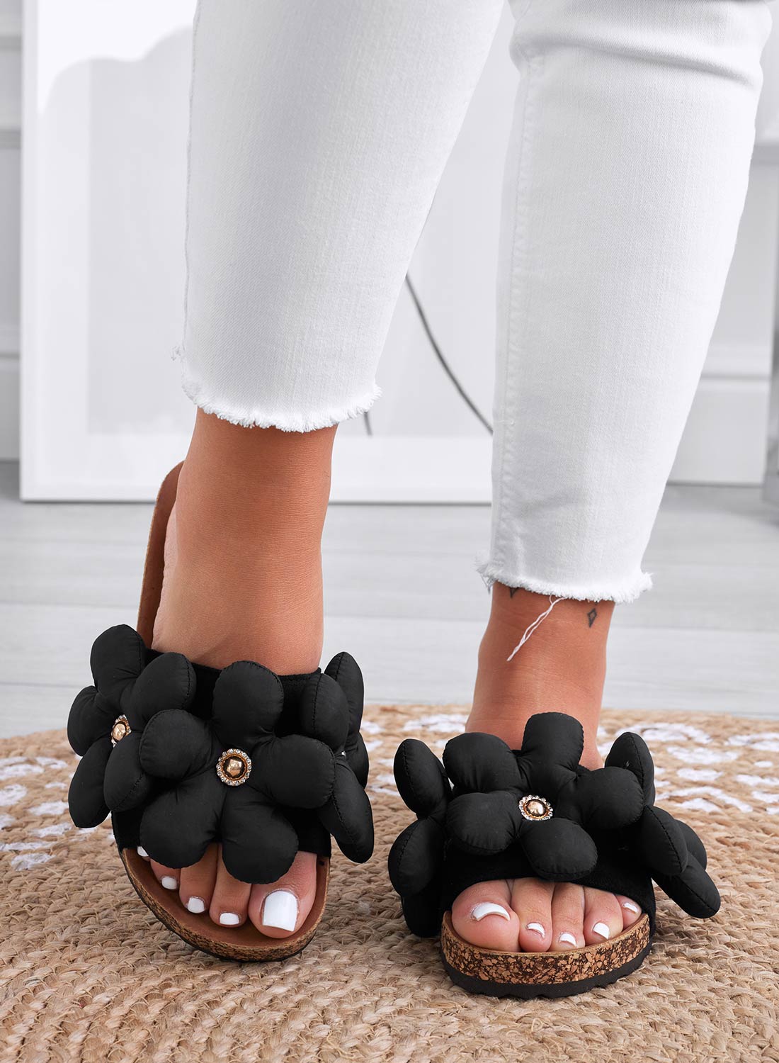 BARBARA - Black slide sandals with soft flowers