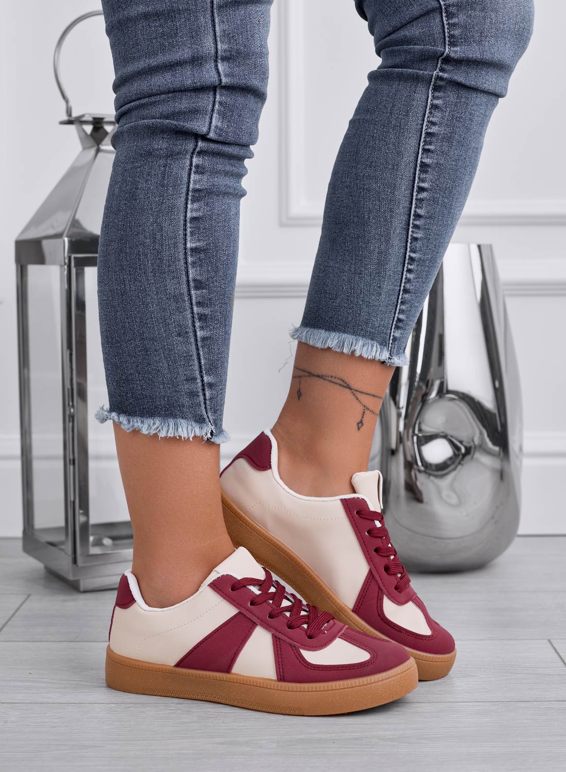 NICLA - Beige sneakers with burgundy inserts and rubber sole