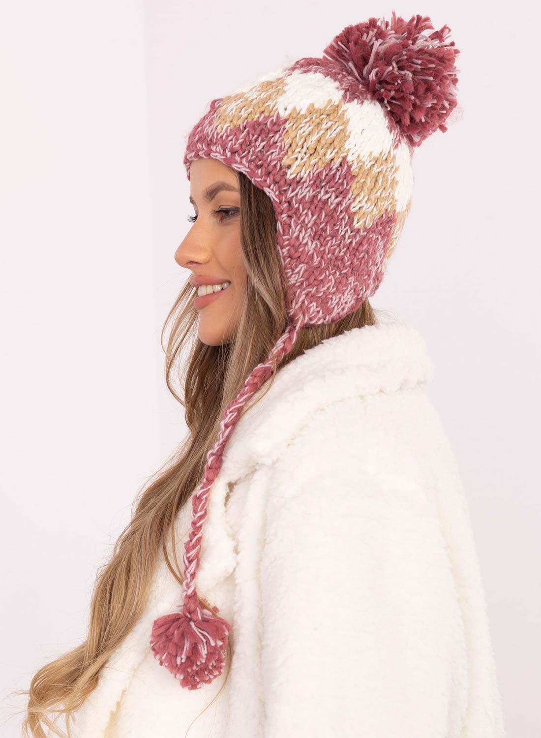 Multicolor padded hat with pompom