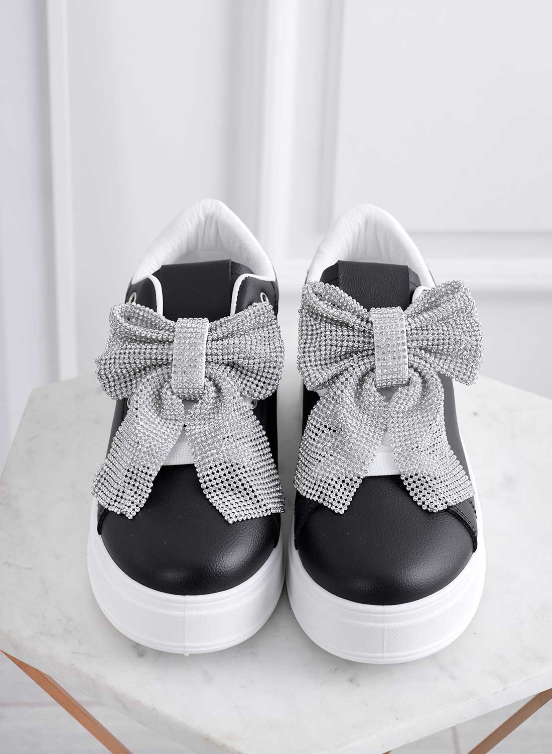 BELGA - Baskets noires avec nœud en strass