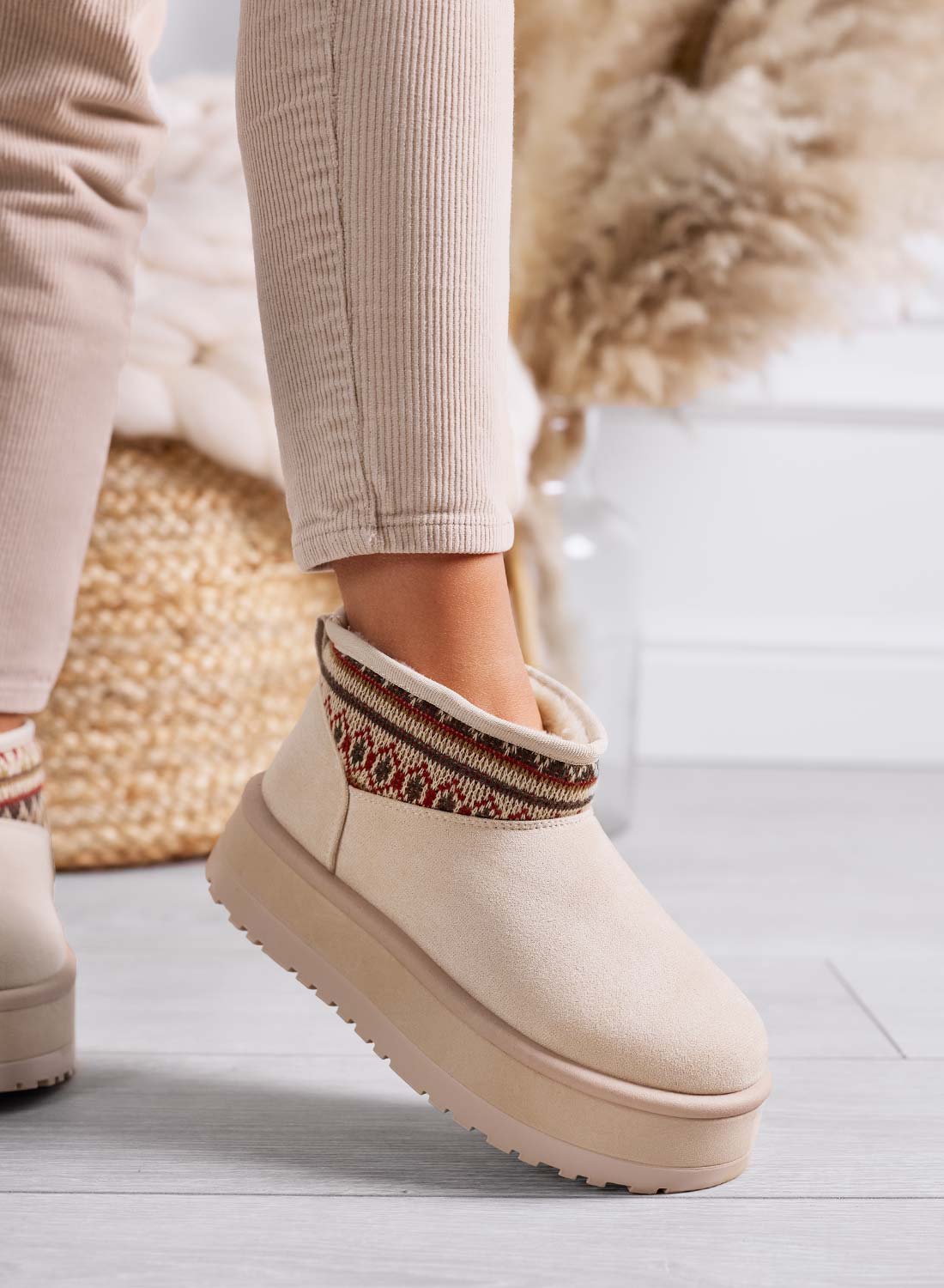 DYLAN - Stivaletti beige imbottiti donna con trama Etnica