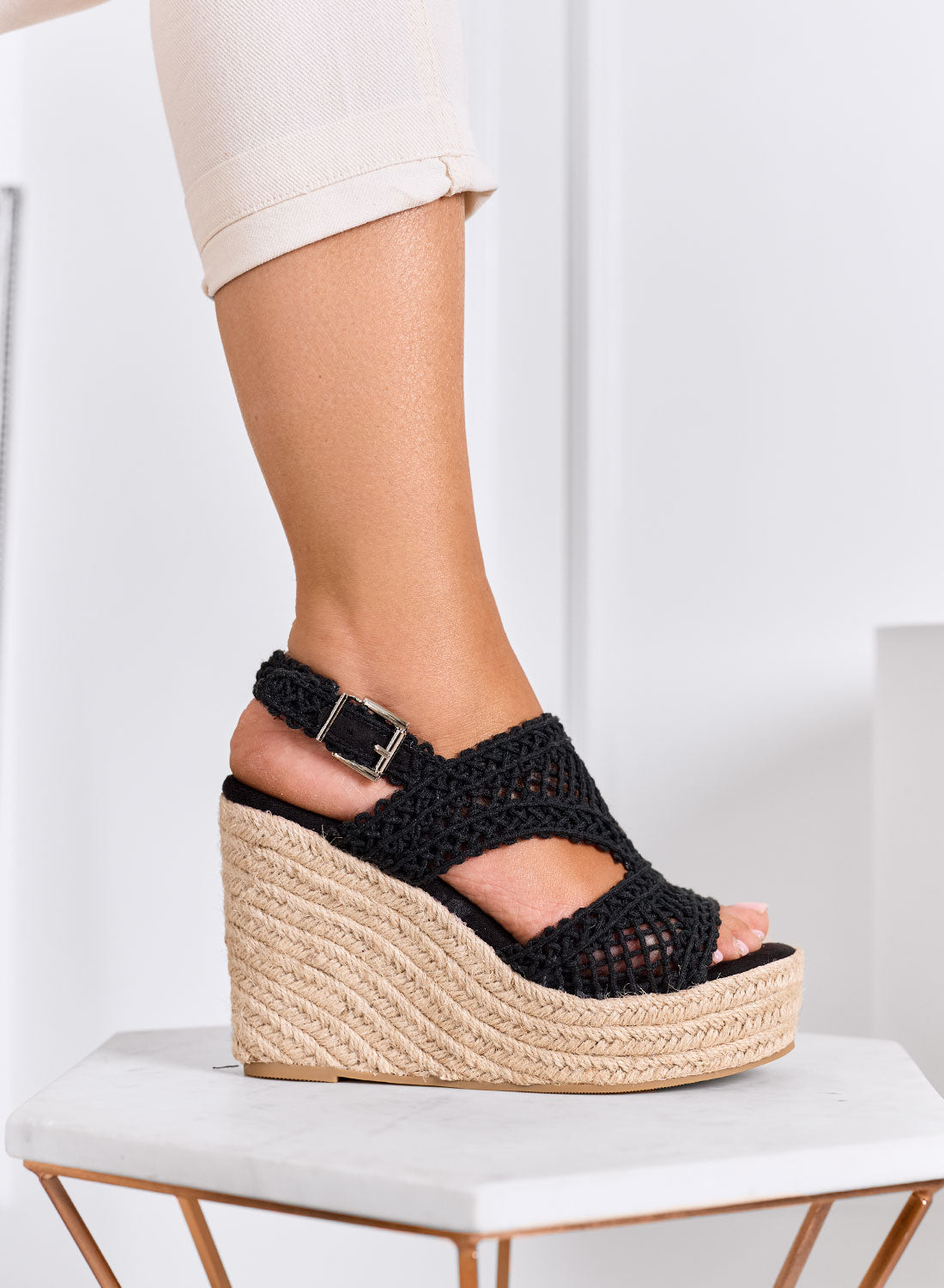 PEARL - Sandali nere con zeppa in corda e intreccio crochet