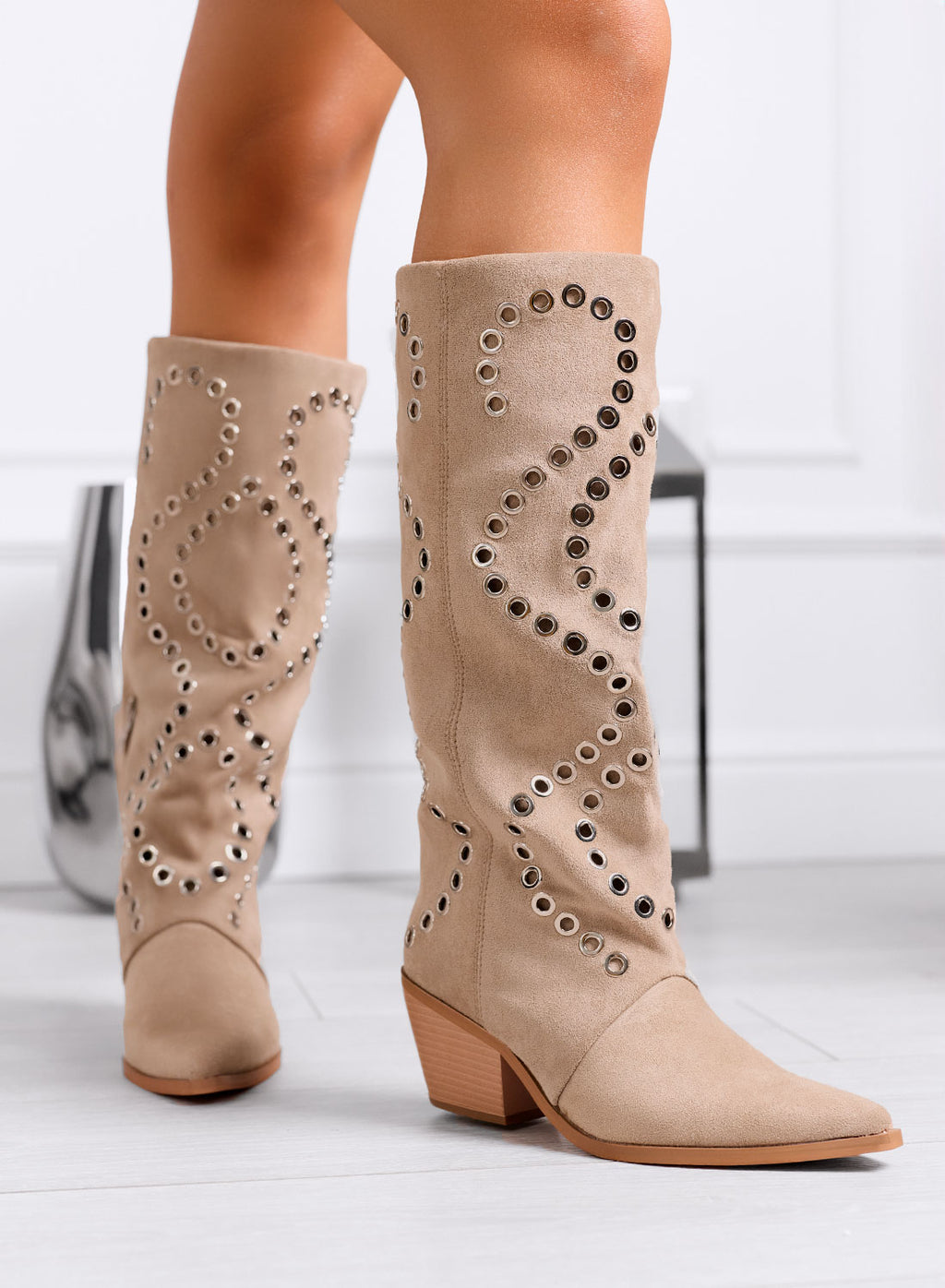 NANCY - Bottes texanes couleur boue avec clous et talon moyen