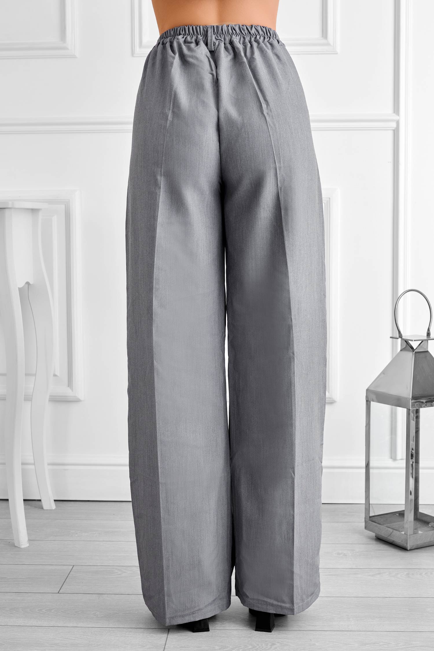 Pantalone grigio a palazzo