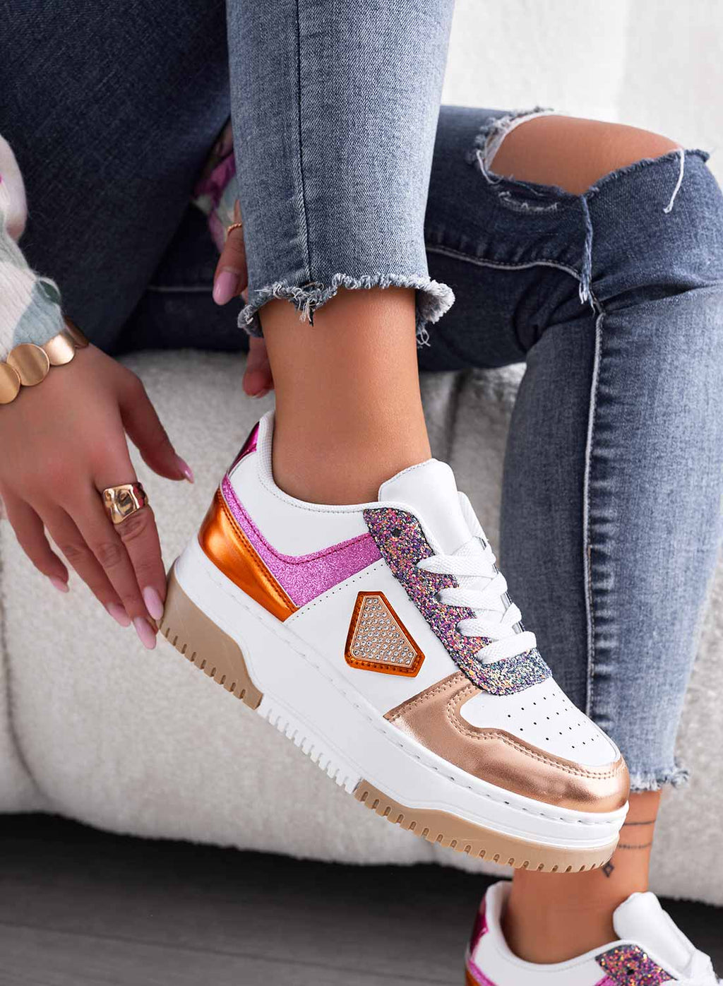 Sneakers bianche con pannelli a contrasto e glitter