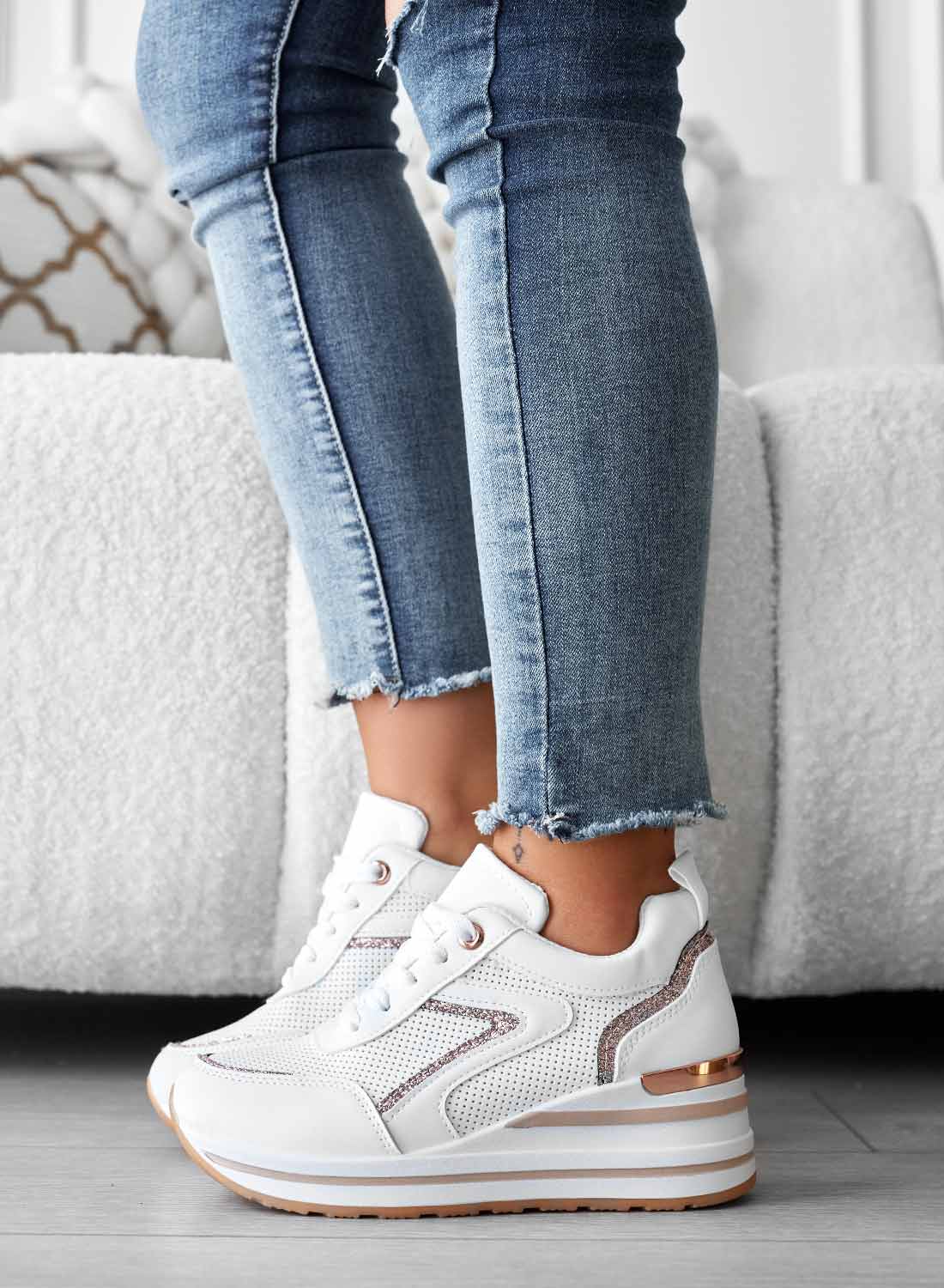 XENA - White sneakers with glitter inserts and wedge heel