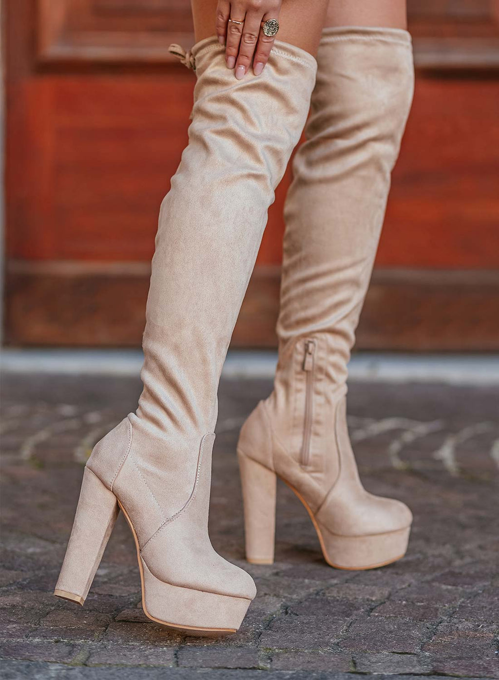 CLORIS - Stivali beige scamosciati Alexoo alla coscia
