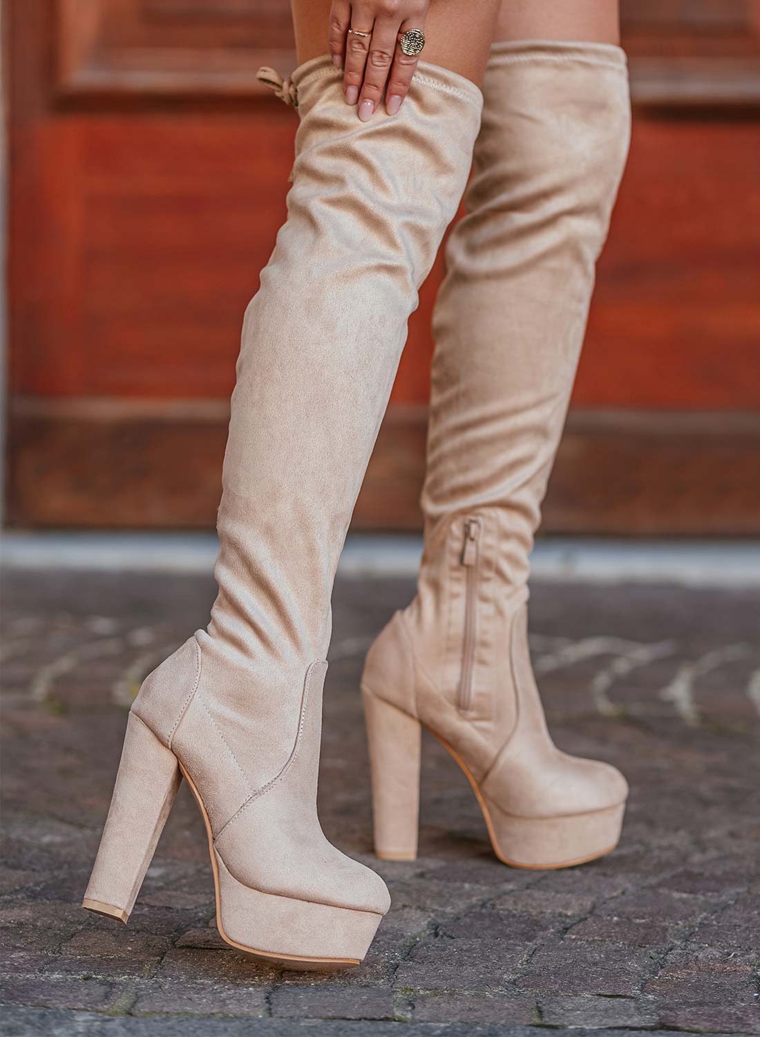 CLORIS - Stivali beige scamosciati Alexoo alla coscia
