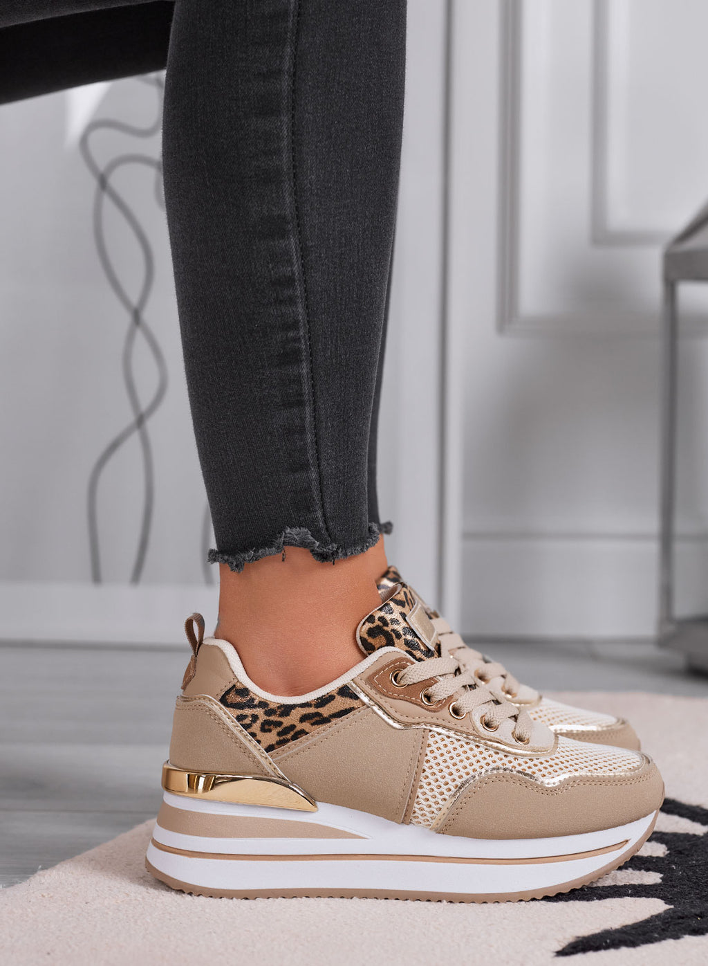 VALDA - Sneakers fango con suola spessa e inserti maculati ed oro