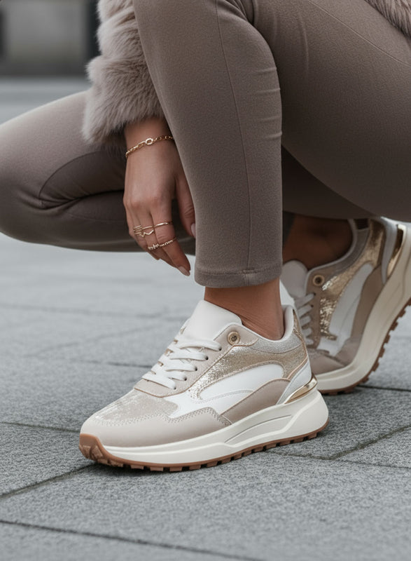 DONATA - Sneakers beige e oro con dettagli metallizzati e suola platform