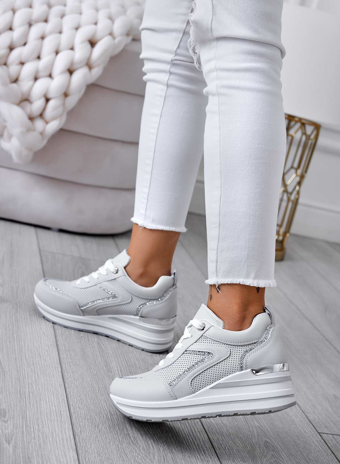 BRISA - Sneakers grigie con inserti glitter e zeppa