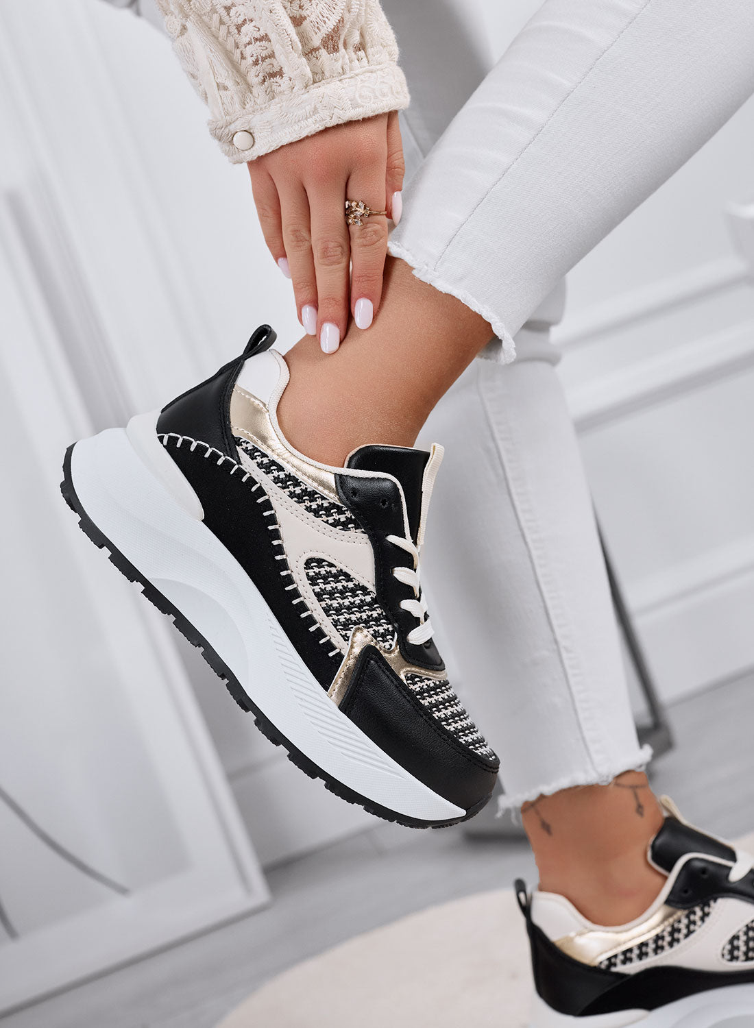 IRIS - Sneakers nere con inserti in tessuto