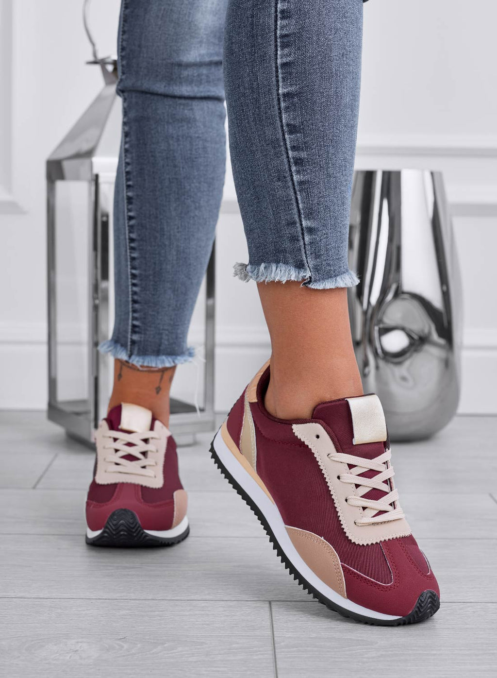Sneakers bordeaux con inserti beige