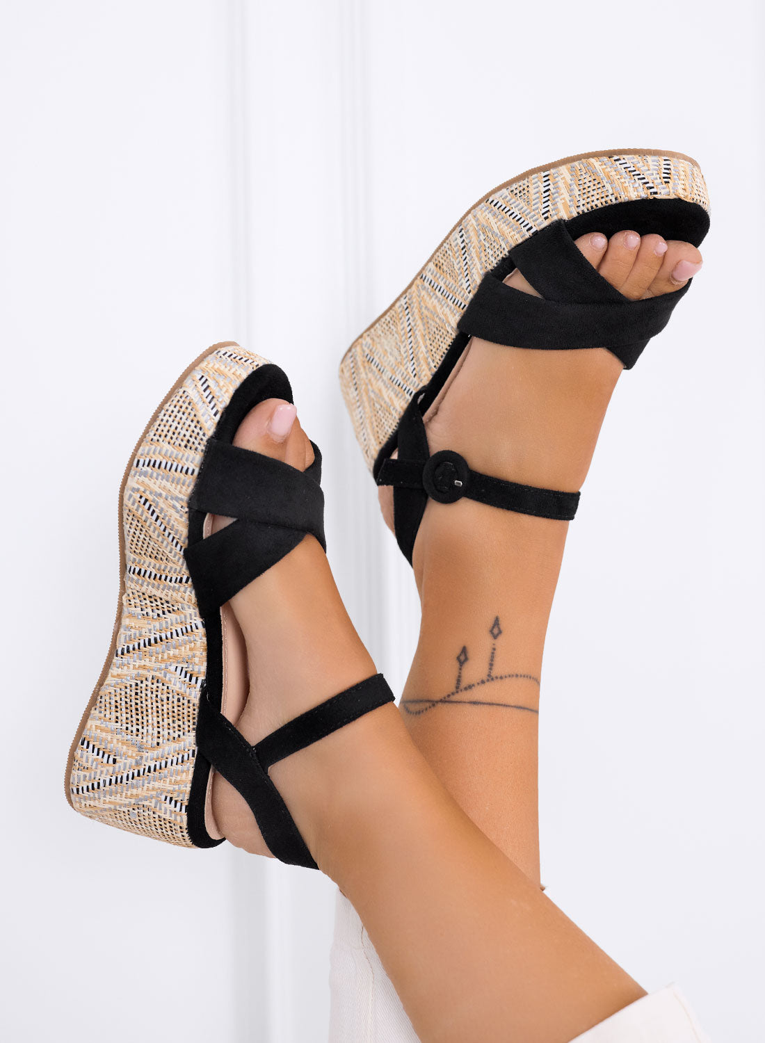 HONEY - Black sandals with crafted platform sole and ankle strap