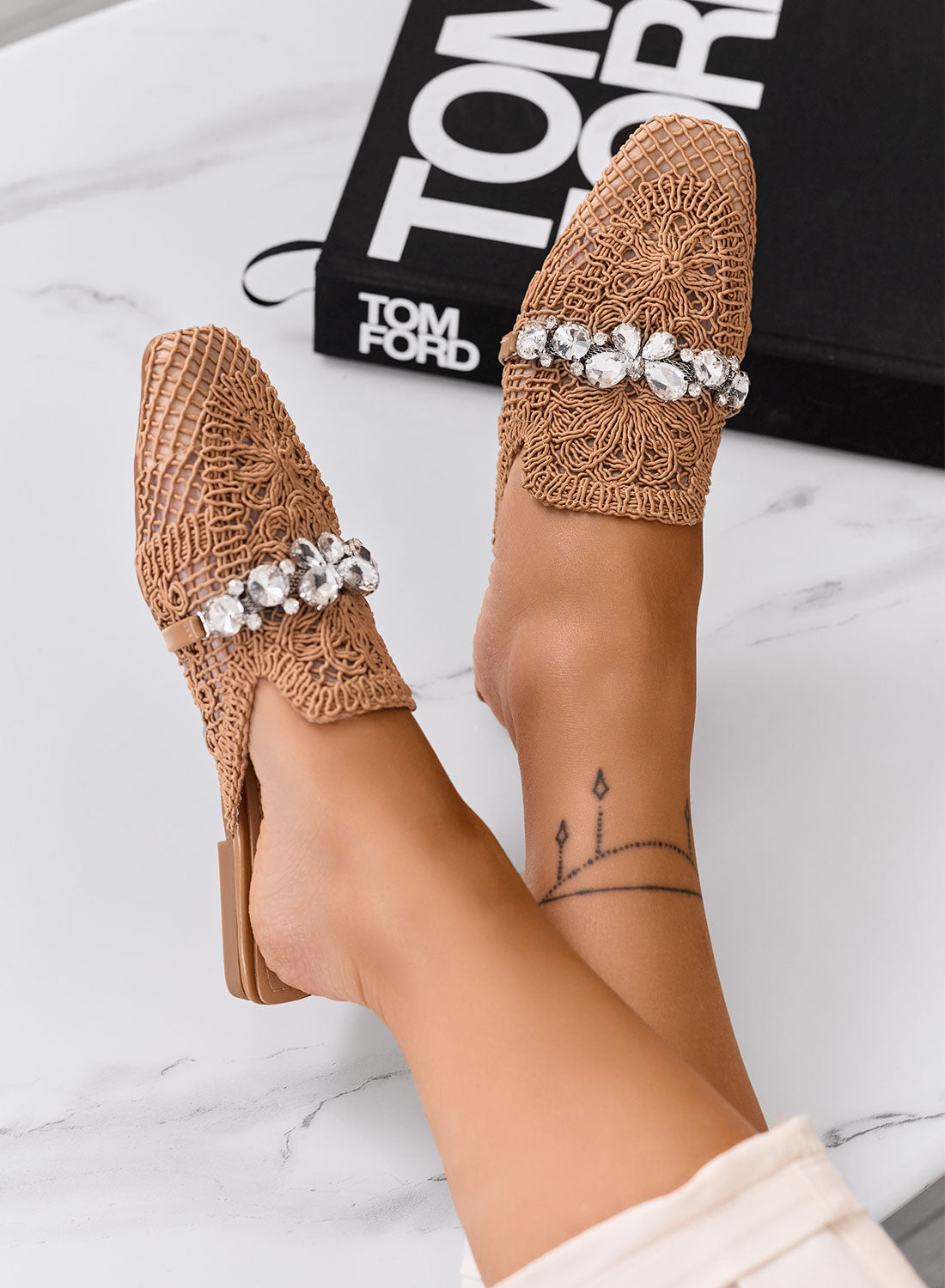ORIETTA - Sabot in pizzo fango con strass e punta squadrata