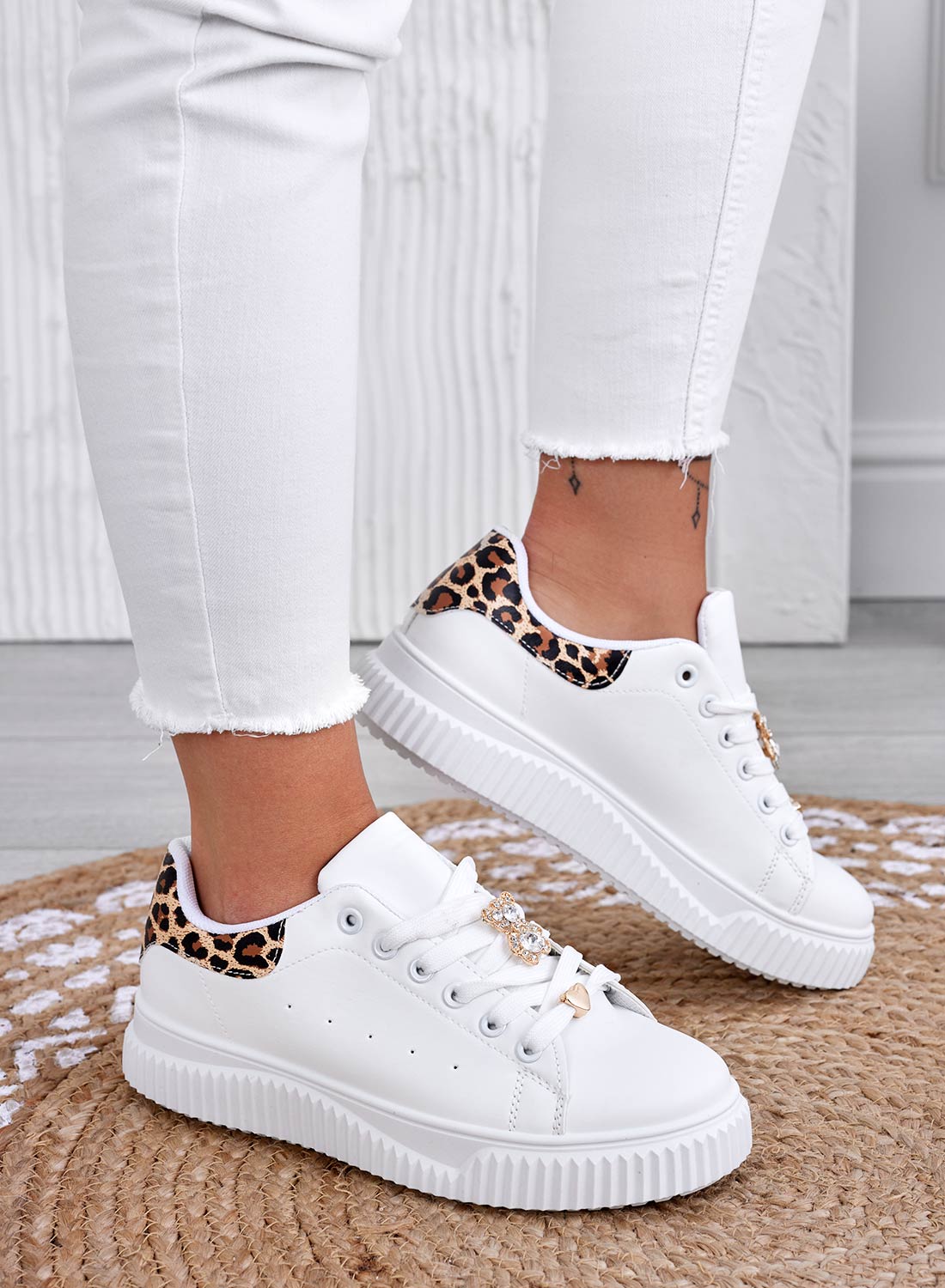 BEVERLY - White sneakers with jeweled teddy bear and leopard-print back