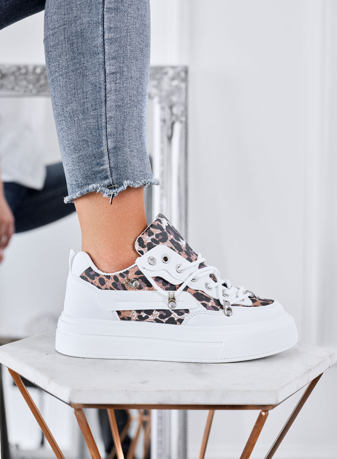 LESTER - Baskets blanches à plateforme avec détails léopard animalier