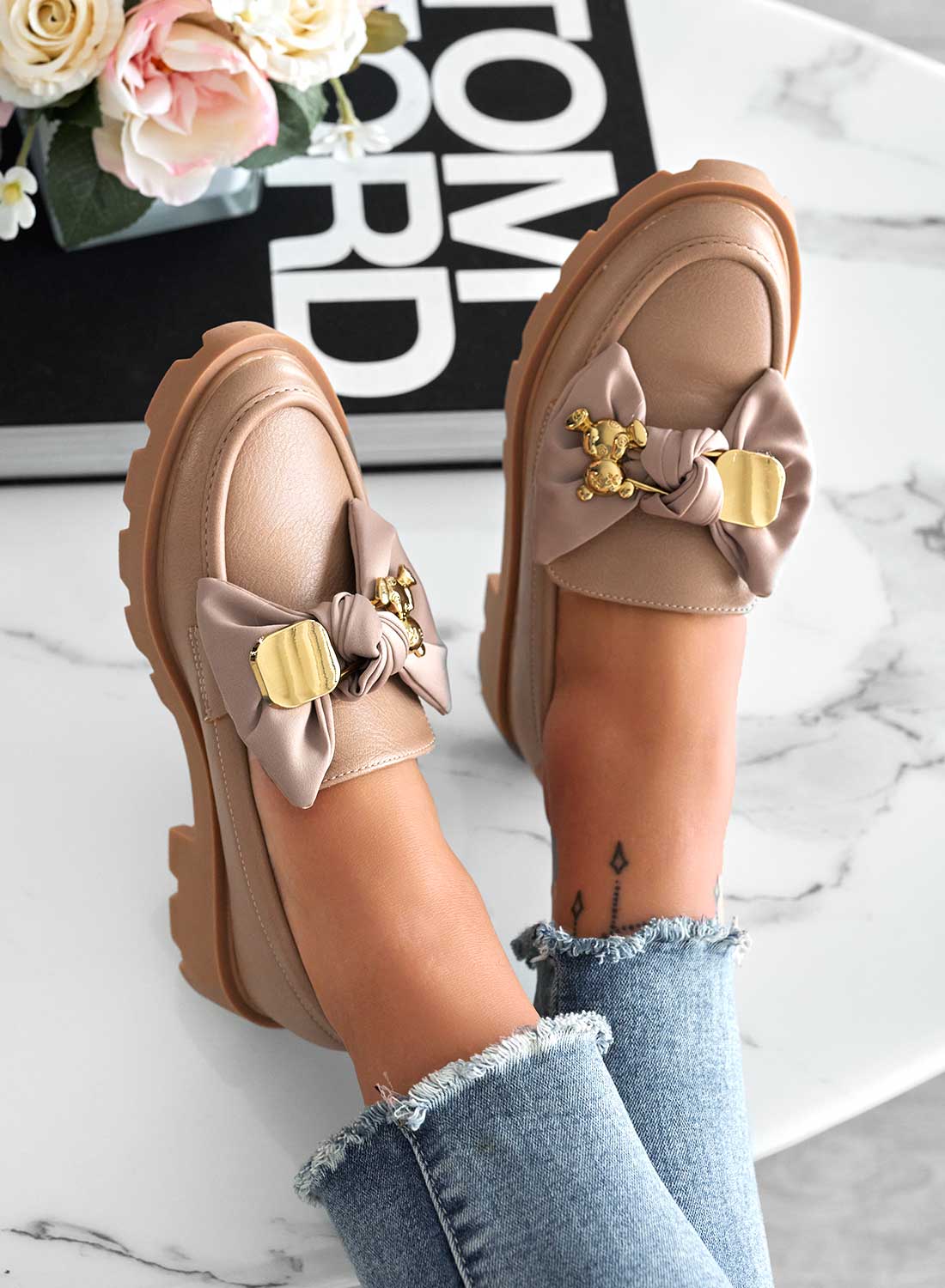 Mud loafers with bow and gold applications